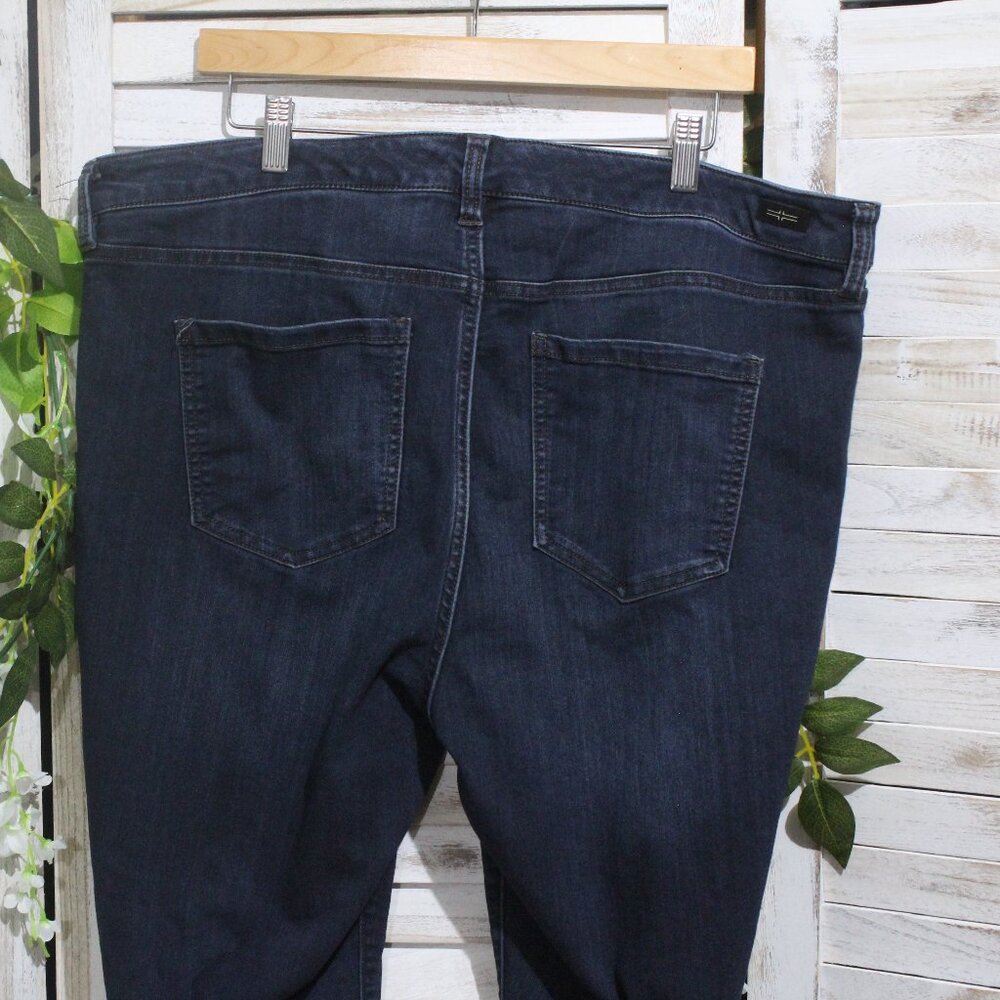 Liverpool Dark Wash Denim Boot Cut Jeans (1048) - Picture 7 of 9